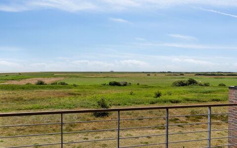 Ønd - 2.5Km from the Sea: Struik, Stedelijk Ontwerp, Groundcover, Steen, Appartement, Landgoed, Metselwerk, Balkon, Landscaping