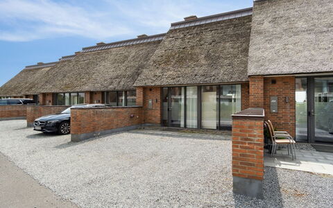 Ønd - 2.5Km from the Sea: Struik, Stedelijk Ontwerp, Groundcover, Steen, Appartement, Landgoed, Metselwerk, Balkon, Landscaping