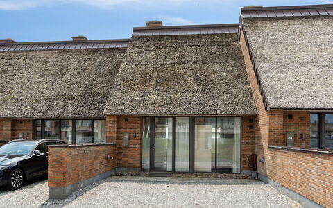 Ønd - 2.5Km from the Sea: Struik, Stedelijk Ontwerp, Groundcover, Steen, Appartement, Landgoed, Metselwerk, Balkon, Landscaping