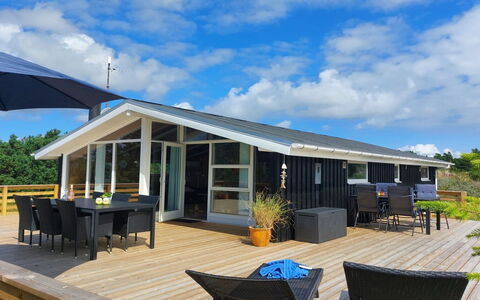 Elgin - 1.8Km from the Sea: Gebouw, Huis, Venster, Huis, Dak, Woongebied, Struik, Verblijf, Land Lot