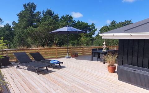 Elgin - 1.8Km from the Sea: Gebouw, Huis, Venster, Huis, Dak, Woongebied, Struik, Verblijf, Land Lot