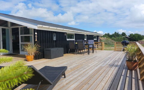 Elgin - 1.8Km from the Sea: Gebouw, Huis, Venster, Huis, Dak, Woongebied, Struik, Verblijf, Land Lot