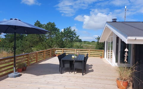 Elgin - 1.8Km from the Sea: Gebouw, Huis, Venster, Huis, Dak, Woongebied, Struik, Verblijf, Land Lot