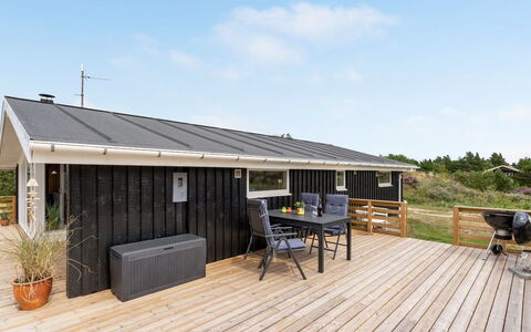 Elgin - 1.8Km from the Sea: Gebouw, Huis, Venster, Huis, Dak, Woongebied, Struik, Verblijf, Land Lot