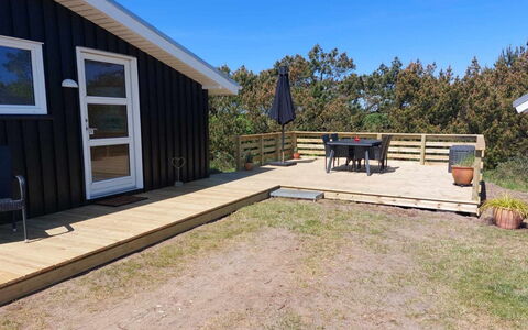 Elgin - 1.8Km from the Sea: Gebouw, Huis, Venster, Huis, Dak, Woongebied, Struik, Verblijf, Land Lot