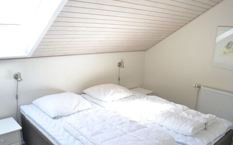 Nayana - 2.3Km from the Sea: Bed, Slaapkamer, Hout, Laken, Bedding, Verdieping, Interieur Ontwerp, Linens, Flooring, Meubilair