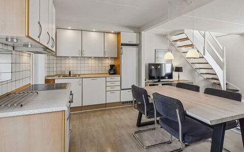Nayana - 2.3Km from the Sea: Flooring, Interieur Ontwerp, Meubilair, Plafond, Verdieping, Keuken, Kamer, Appartement, Houten Vloer, Countertop