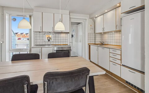 Nayana - 2.3Km from the Sea: Flooring, Interieur Ontwerp, Verdieping, Hout, Countertop, Plafond, Meubilair, Keuken, Houten Vloer, Kamer