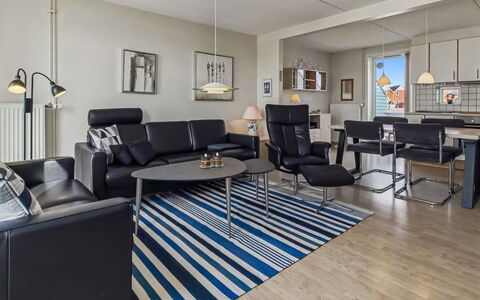 Nayana - 2.3Km from the Sea: Meubilair, Interieur Ontwerp, Flooring, Bankstel, Verdieping, Plafond, Woonkamer, Appartement, Kamer, Stoel