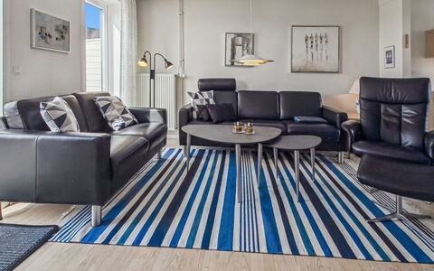 Nayana - 2.3Km from the Sea: Meubilair, Interieur Ontwerp, Flooring, Bankstel, Woonkamer, Verdieping, Appartement, Houten Vloer, Verlichting, Kamer