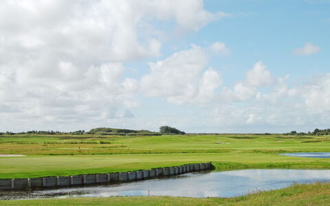 Alfa - 2.3Km from the Sea: Dak, Huis, Land Lot, Huis, Verblijf, Landgoed, Garden Gebouwen, Schaduw, Blokhut, Landscaping