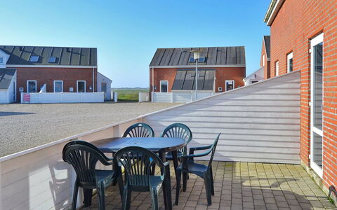 Alfa - 2.3Km from the Sea: Dak, Huis, Land Lot, Huis, Verblijf, Landgoed, Garden Gebouwen, Schaduw, Blokhut, Landscaping