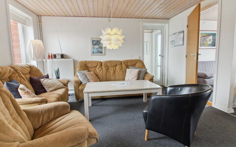 Alfa - 2.3Km from the Sea: Appartement, Schaduw, Balkon, Stoel, Hek, Buitenmeubels, Aluminium, Kunstgras