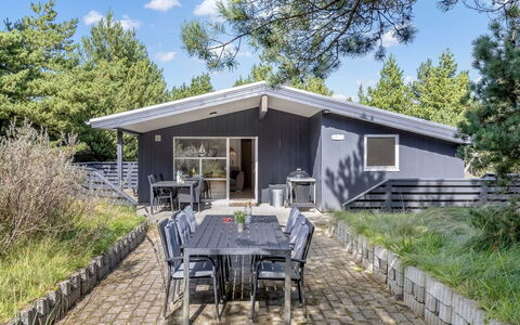 Roald - 2.2Km from the Sea: Huis, Verblijf, Deur, Landgoed, Schaduw, Siding, Hardwood, Garden Gebouwen, Veranda, Ontwerp