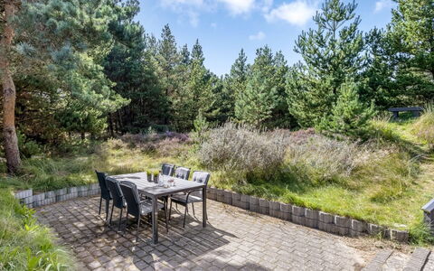 Roald - 2.2Km from the Sea: Huis, Verblijf, Deur, Landgoed, Schaduw, Siding, Hardwood, Garden Gebouwen, Veranda, Ontwerp