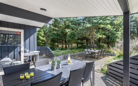Roald - 2.2Km from the Sea: Huis, Verblijf, Deur, Landgoed, Schaduw, Siding, Hardwood, Garden Gebouwen, Veranda, Ontwerp
