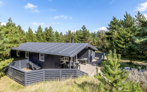 Roald - 2.2Km from the Sea: Huis, Verblijf, Deur, Landgoed, Schaduw, Siding, Hardwood, Garden Gebouwen, Veranda, Ontwerp
