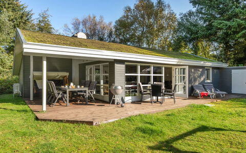 Dorete - 2.2Km from the Sea: Gebouw, Huis, Venster, Huis, Dak, Woongebied, Struik, Verblijf, Land Lot