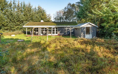 Dorete - 2.2Km from the Sea: Gebouw, Huis, Venster, Huis, Dak, Woongebied, Struik, Verblijf, Land Lot