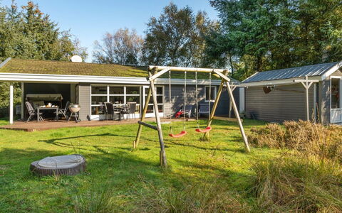 Dorete - 2.2Km from the Sea: Gebouw, Huis, Venster, Huis, Dak, Woongebied, Struik, Verblijf, Land Lot