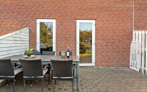 Enita - 2.3Km from the Sea: Huis, Dak, Huis, Verblijf, Schuur, Garden Gebouwen, Siding, Werf, Blokhut, Hut