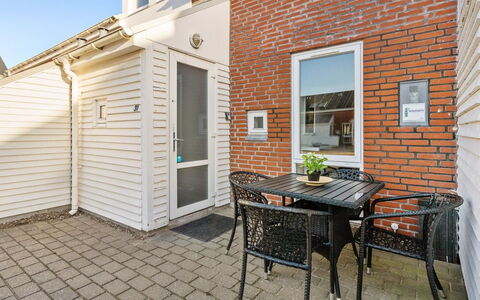 Enita - 2.3Km from the Sea: Huis, Dak, Huis, Verblijf, Schuur, Garden Gebouwen, Siding, Werf, Blokhut, Hut