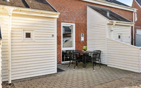 Enita - 2.3Km from the Sea: Huis, Dak, Huis, Verblijf, Schuur, Garden Gebouwen, Siding, Werf, Blokhut, Hut