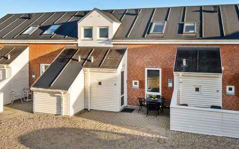 Enita - 2.3Km from the Sea: Huis, Dak, Huis, Verblijf, Schuur, Garden Gebouwen, Siding, Werf, Blokhut, Hut