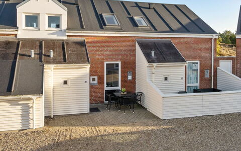 Enita - 2.3Km from the Sea: Huis, Dak, Huis, Verblijf, Schuur, Garden Gebouwen, Siding, Werf, Blokhut, Hut