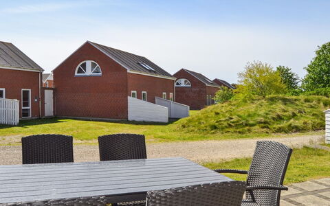 Aya - 2.3Km from the Sea: Gebouw, Huis, Venster, Huis, Dak, Woongebied, Struik, Verblijf, Land Lot