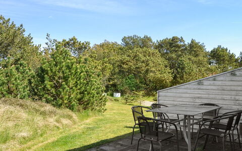 Aya - 2.3Km from the Sea: Gebouw, Huis, Venster, Huis, Dak, Woongebied, Struik, Verblijf, Land Lot