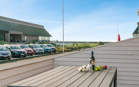 Ginger - 2.3Km from the Sea: Gebouw, Huis, Venster, Huis, Dak, Woongebied, Struik, Verblijf, Land Lot