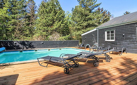 Svanborg - 3.7Km from the Sea: Dak, Huis, Land Lot, Huis, Verblijf, Landgoed, Garden Gebouwen, Schaduw, Blokhut, Landscaping