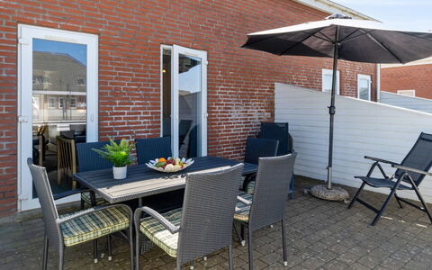 Gaëlle - 2.3Km from the Sea: Gebouw, Huis, Venster, Huis, Dak, Woongebied, Struik, Verblijf, Land Lot