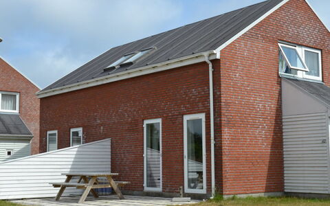 Edeltraud - 2.3Km from the Sea: Dak, Huis, Land Lot, Huis, Verblijf, Landgoed, Garden Gebouwen, Schaduw, Blokhut, Landscaping