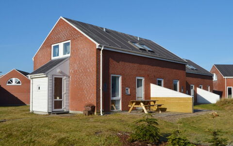 Edeltraud - 2.3Km from the Sea: Dak, Huis, Land Lot, Huis, Verblijf, Landgoed, Garden Gebouwen, Schaduw, Blokhut, Landscaping