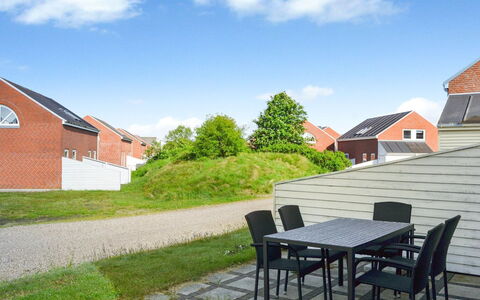 Edeltraud - 2.3Km from the Sea: Dak, Huis, Land Lot, Huis, Verblijf, Landgoed, Garden Gebouwen, Schaduw, Blokhut, Landscaping