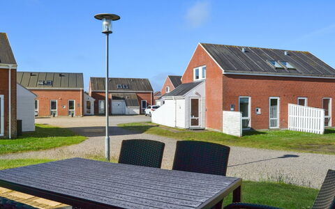 Edeltraud - 2.3Km from the Sea: Dak, Huis, Land Lot, Huis, Verblijf, Landgoed, Garden Gebouwen, Schaduw, Blokhut, Landscaping