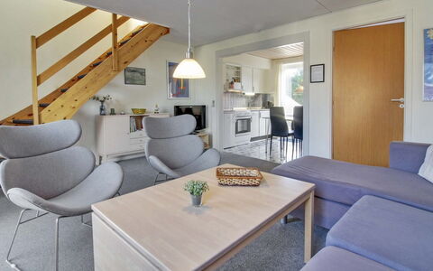 Edeltraud - 2.3Km from the Sea: Dak, Huis, Land Lot, Huis, Verblijf, Landgoed, Garden Gebouwen, Schaduw, Blokhut, Landscaping