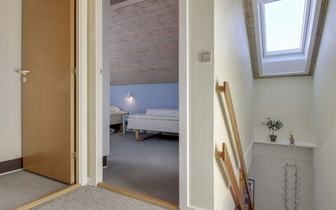 Edeltraud - 2.3Km from the Sea: Dak, Huis, Land Lot, Huis, Verblijf, Landgoed, Garden Gebouwen, Schaduw, Blokhut, Landscaping