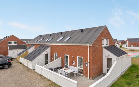 Mariam - 2.3Km from the Sea: Dak, Huis, Land Lot, Huis, Verblijf, Landgoed, Garden Gebouwen, Schaduw, Blokhut, Landscaping