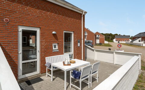 Mariam - 2.3Km from the Sea: Dak, Huis, Land Lot, Huis, Verblijf, Landgoed, Garden Gebouwen, Schaduw, Blokhut, Landscaping