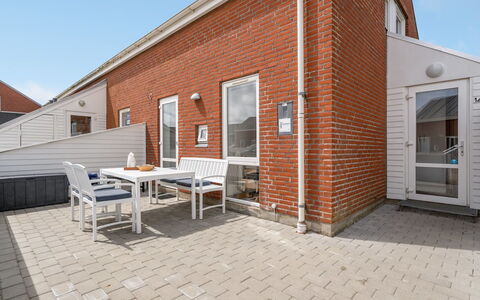 Mariam - 2.3Km from the Sea: Dak, Huis, Land Lot, Huis, Verblijf, Landgoed, Garden Gebouwen, Schaduw, Blokhut, Landscaping