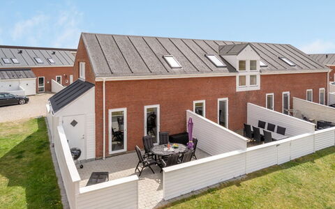 Mariam - 2.3Km from the Sea: Dak, Huis, Land Lot, Huis, Verblijf, Landgoed, Garden Gebouwen, Schaduw, Blokhut, Landscaping