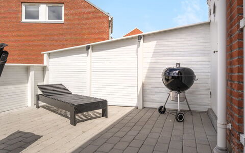 Mariam - 2.3Km from the Sea: Dak, Huis, Land Lot, Huis, Verblijf, Landgoed, Garden Gebouwen, Schaduw, Blokhut, Landscaping