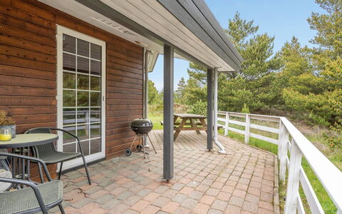 Mariette - 3.1Km from the Sea: Hout, Veranda, Verblijf, Meubilair, Huis, Siding, Deur, Land Lot, Hardwood, Beits