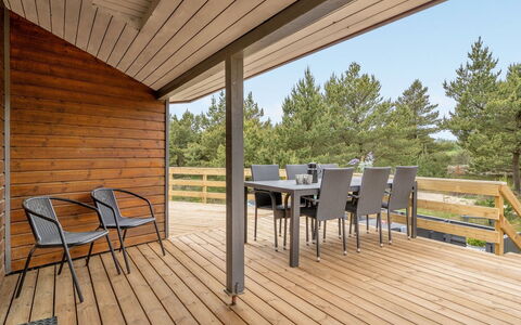 Mariette - 3.1Km from the Sea: Hout, Hardwood, Houten Vloer, Plank, Beits, Dek, Veranda, Verblijf, Timmerhout, Schaduw