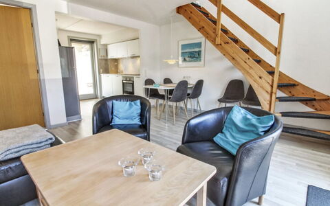 Arna - 2.3Km from the Sea: Gebouw, Huis, Venster, Huis, Dak, Woongebied, Struik, Verblijf, Land Lot