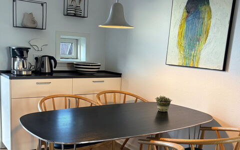 Adils - 2.5Km from the Sea: Meubilair, Interieur Ontwerp, Flooring, Hout, Eetkamer, Verdieping, Keuken En Eettafel, Tafel, Verlichting, Stoel
