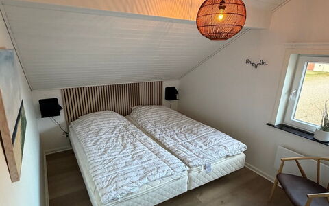 Adils - 2.5Km from the Sea: Slaapkamer, Hout, Bed, Interieur Ontwerp, Meubilair, Flooring, Verdieping, Bedding, Laken, Plafond
